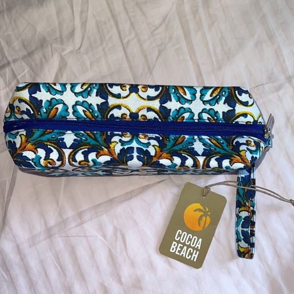 New Cosmetic Bag 💄 - Picture 2 of 3